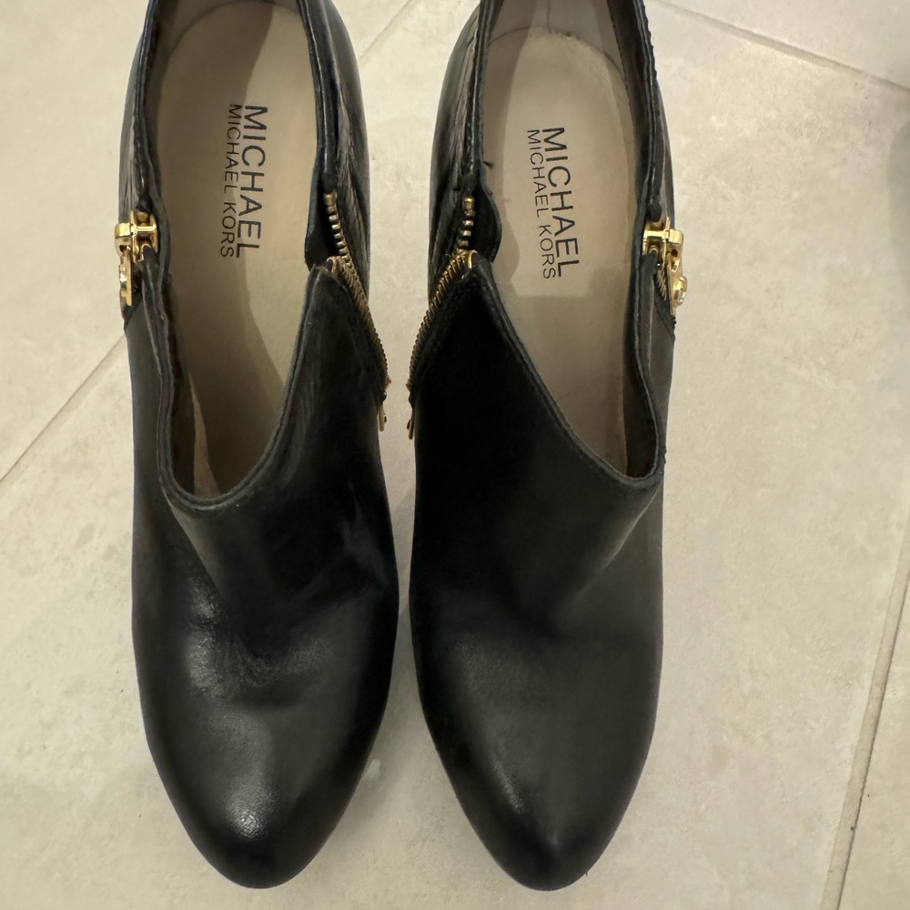 Michael kors pumps